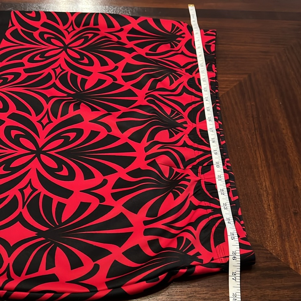 CATO | Black and Red Abstract and Stripe Design Pencil Style Skirt | Size 22/24 - Picture 6 of 7